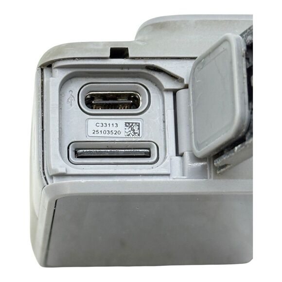 GoPro HERO7 Action Camera - Silver 4K with Suction Cup Mount, SD CARD - Picture 4 of 9